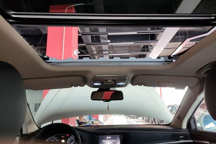 Used Geely Auto Emgrand GT 2016 1.8T Zunya Model Headliner