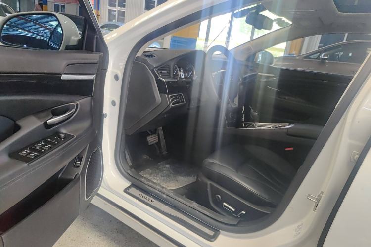 Used Geely Auto Emgrand GT 2016 2.4L Zunya Model Interior 2