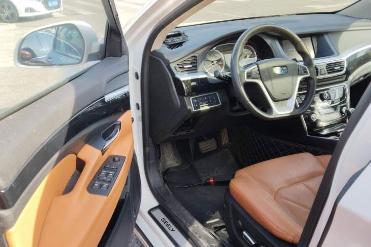 Used Geely Auto Emgrand GT 2016 2.4L Comfort Version Interior 3