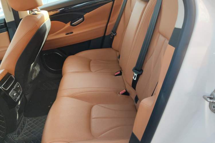 Used Geely Auto Emgrand GT 2016 2.4L Comfort Version Interior 4