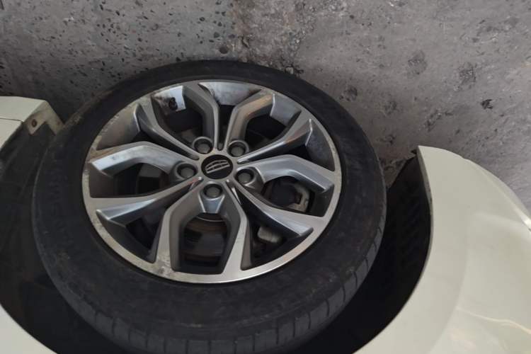 Used Geely Auto Emgrand GT 2016 1.8T Comfort Model Left Front Wheel Hub