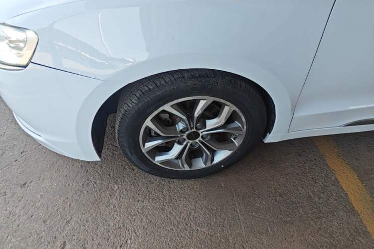 Used Geely Auto Emgrand GT 2016 2.4L Comfort Version Left Front Wheel Hub