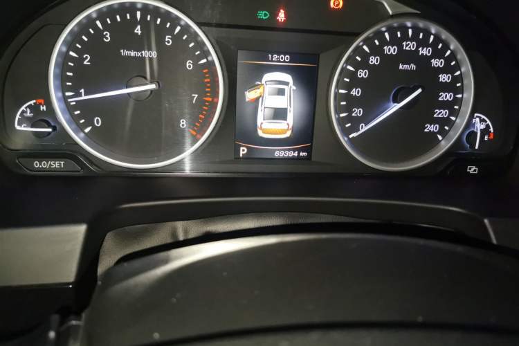 Used Geely Auto Emgrand GT 2016 2.4L Comfort Version Odometer Close Up