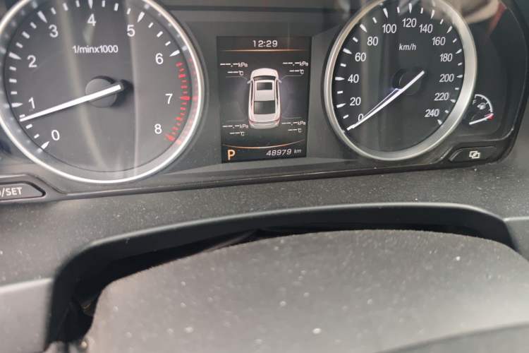 Used Geely Auto Emgrand GT 2016 1.8T Zunya Model Odometer Close Up