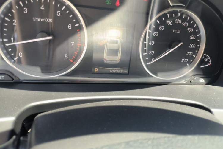 Used Geely Auto Emgrand GT 2016 1.8T Zunya Model Odometer Close Up
