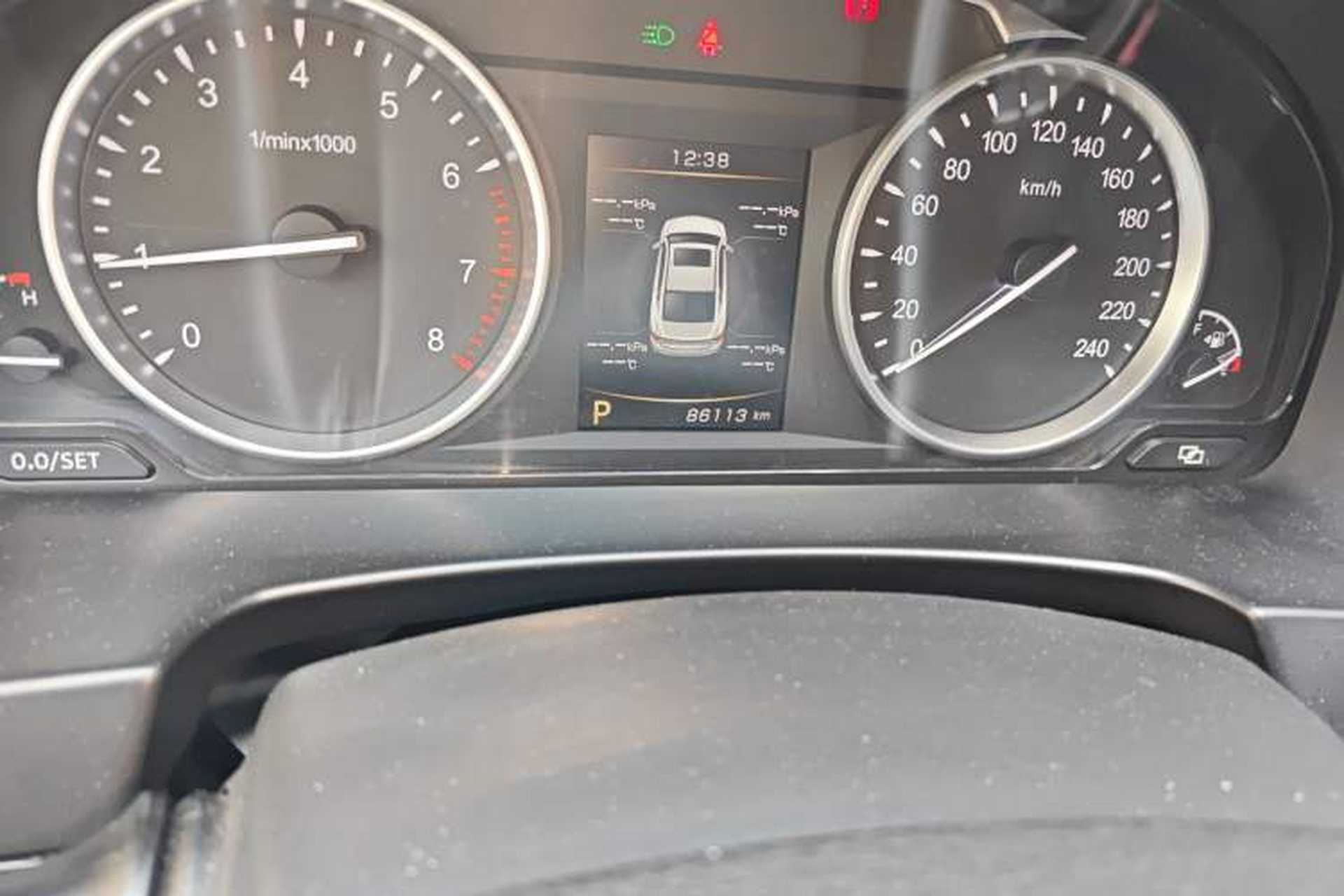 Used Geely Auto Emgrand GT 2016 2.4L Comfort Version Odometer Close Up