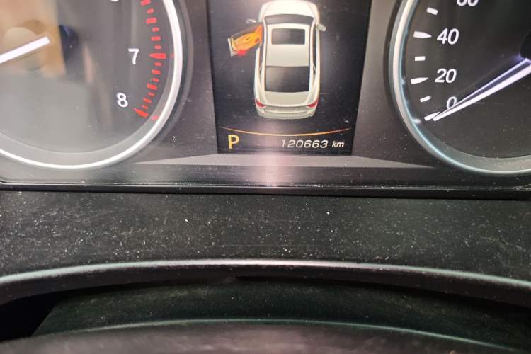 Used Geely Auto Emgrand GT 2016 1.8T Zunya Model Odometer Close Up