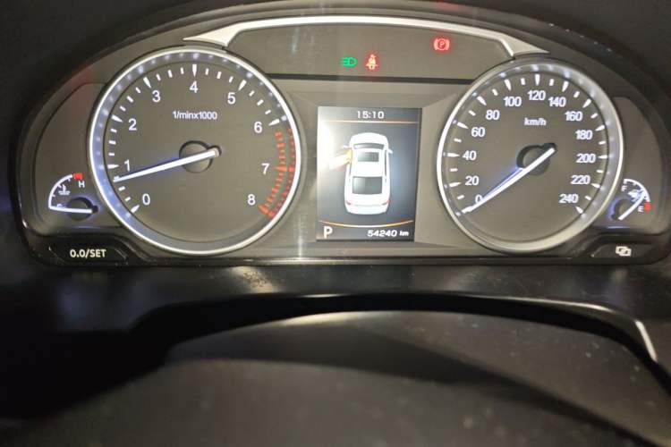 Used Geely Auto Emgrand GT 2016 1.8T Comfort Model Odometer Close Up