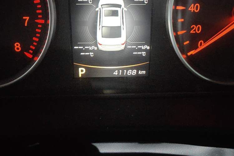 Used Geely Auto Emgrand GT 2016 2.4L Zunya Model Odometer Close Up
