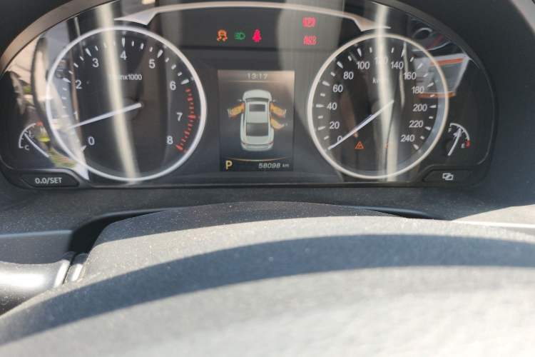 Used Geely Auto Emgrand GT 2016 2.4L Zunya Model Odometer Close Up