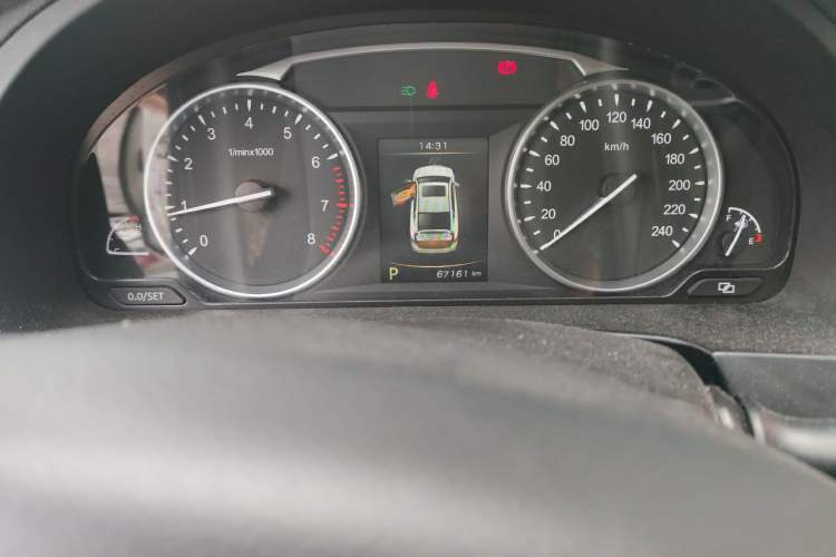 Used Geely Auto Emgrand GT 2016 2.4L Zunya Model Odometer Close Up