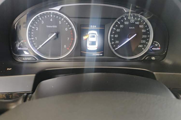 Used Geely Auto Emgrand GT 2016 2.4L Zunya Model Odometer Close Up