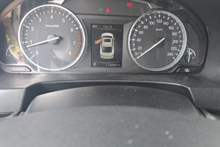 Used Geely Auto Emgrand GT 2016 1.8T Zunya Model Odometer Close Up
