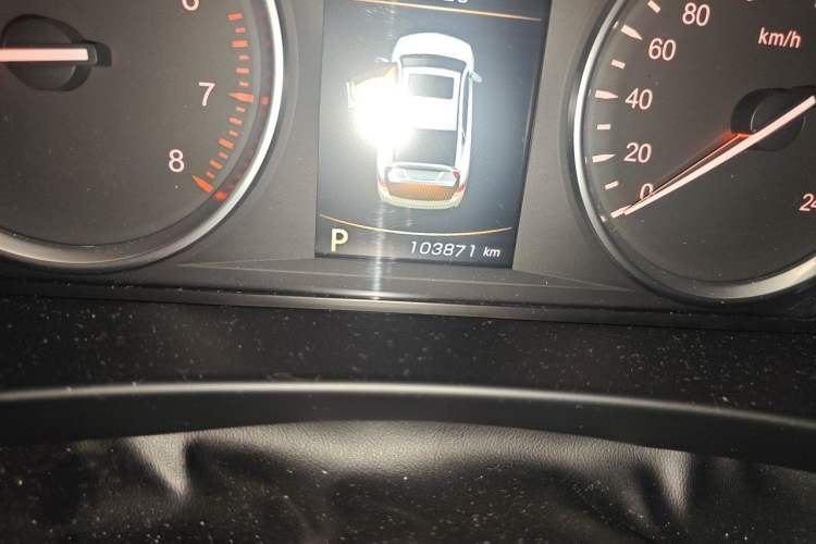 Used Geely Auto Emgrand GT 2016 1.8T Comfort Model Odometer Close Up