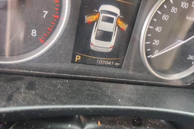 Used Geely Auto Emgrand GT 2016 1.8T Comfort Model Odometer Close Up