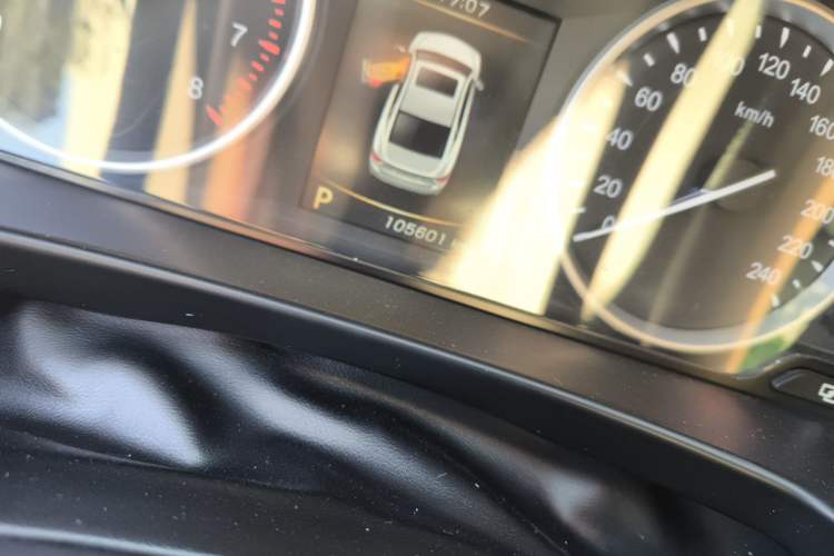 Used Geely Auto Emgrand GT 2016 1.8T Zunya Model Odometer Close Up