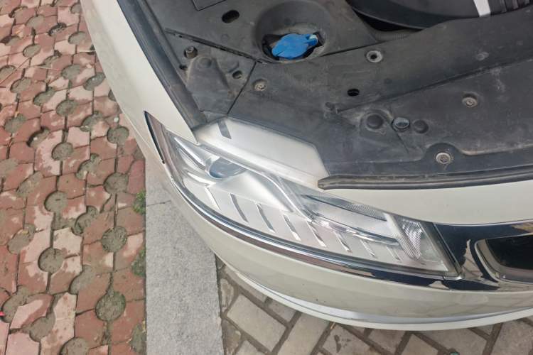 Used Geely Auto Emgrand GT 2016 1.8T Zunya Model Right Front Headlight
