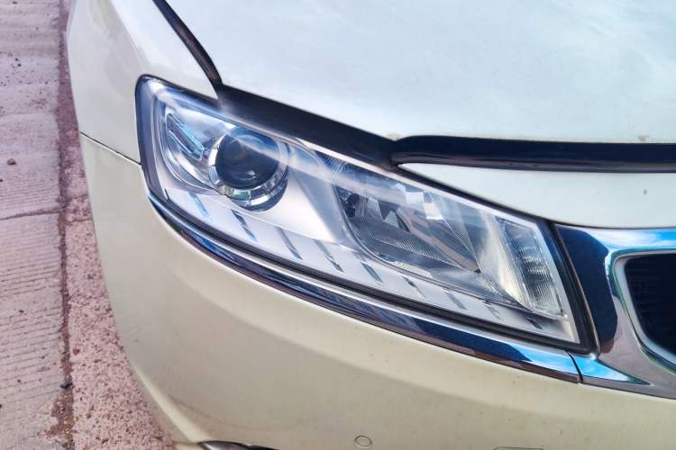 Used Geely Auto Emgrand GT 2016 2.4L Comfort Version Right Front Headlight