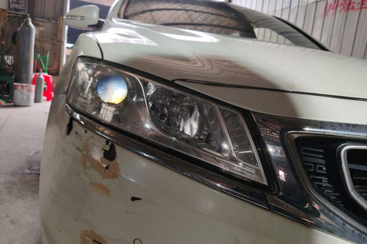 Used Geely Auto Emgrand GT 2016 2.4L Comfort Version Right Front Headlight