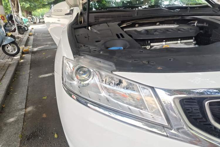 Used Geely Auto Emgrand GT 2016 2.4L Comfort Version Right Front Headlight