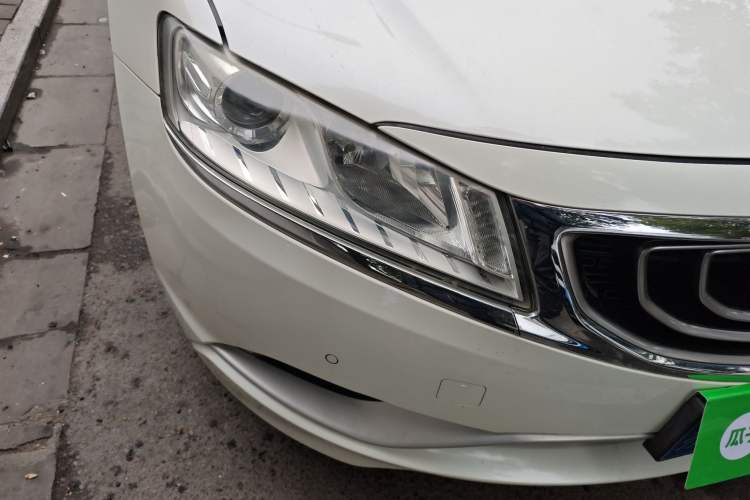 Used Geely Auto Emgrand GT 2016 2.4L Comfort Version Right Front Headlight