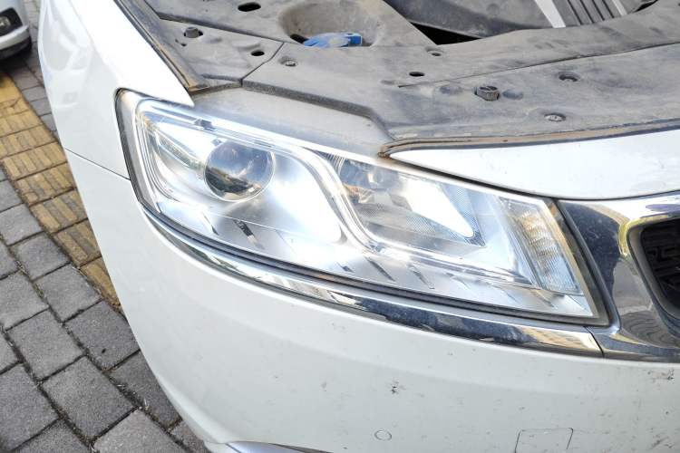 Used Geely Auto Emgrand GT 2016 1.8T Zunya Model Right Front Headlight