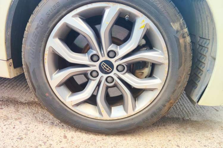 Used Geely Auto Emgrand GT 2016 2.4L Comfort Version Right Front Wheel Hub