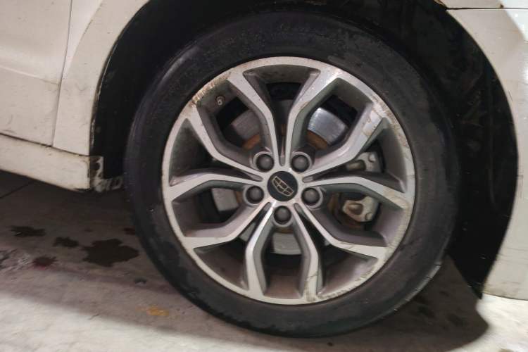 Used Geely Auto Emgrand GT 2016 2.4L Comfort Version Right Front Wheel Hub