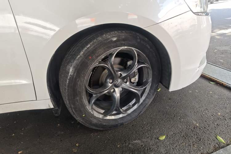 Used Geely Auto Emgrand GT 2016 2.4L Comfort Version Right Front Wheel Hub