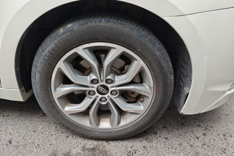 Used Geely Auto Emgrand GT 2016 2.4L Comfort Version Right Front Wheel Hub