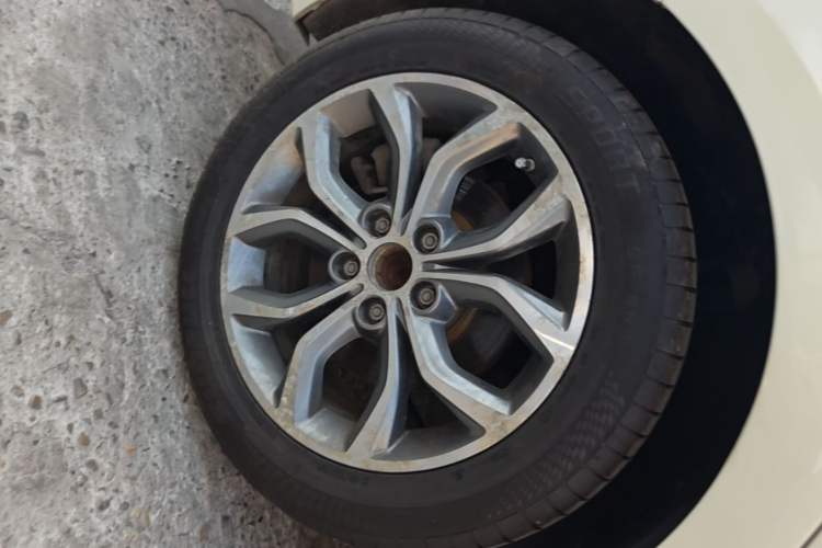 Used Geely Auto Emgrand GT 2016 1.8T Comfort Model Right Rear Wheel Hub