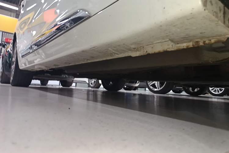 Used Geely Auto Emgrand GT 2016 2.4L Zunya Model Right Side Sill