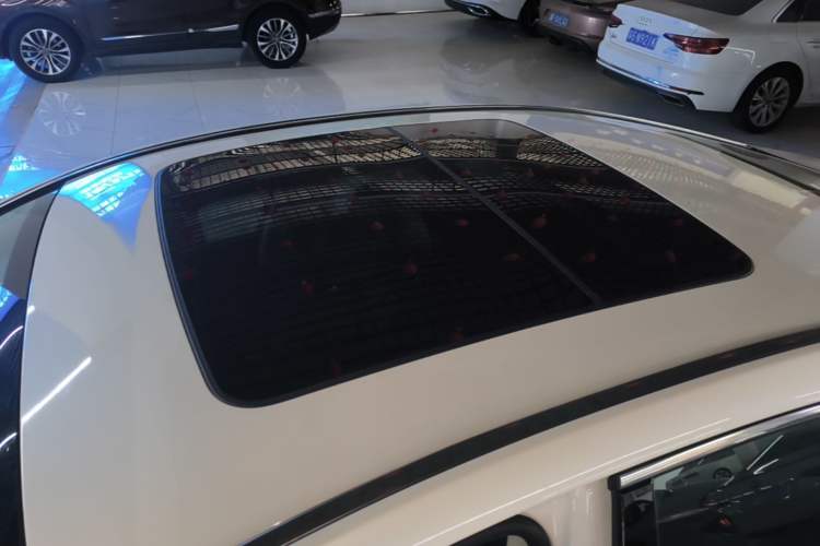 Used Geely Auto Emgrand GT 2016 1.8T Zunya Model Roof