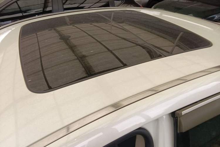 Used Geely Auto Emgrand GT 2016 2.4L Zunya Model Roof