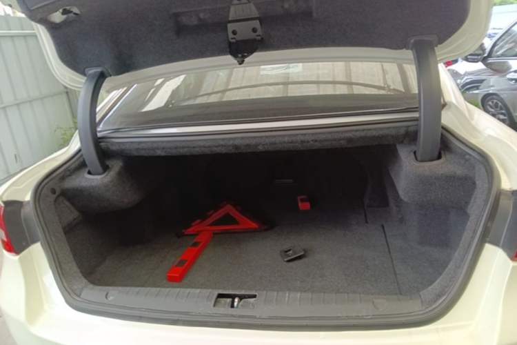 Used Geely Auto Emgrand GT 2016 2.4L Zunya Model Trunk
