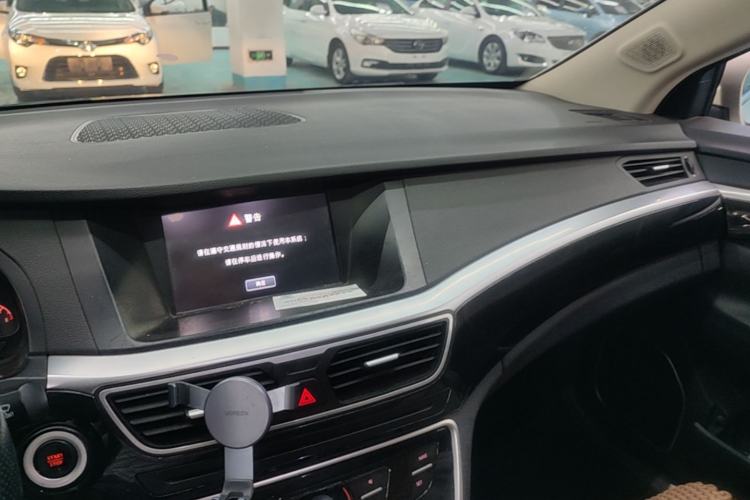 Used Geely Auto Emgrand GT 2016 2.4L Zunya Model Center Console