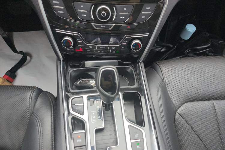 Used Geely Auto Emgrand GT 2016 1.8T Zunya Model Gear Lever