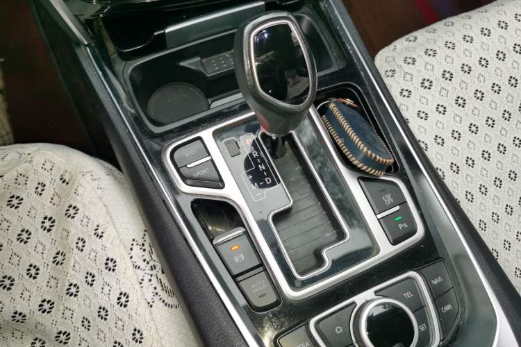 Used Geely Auto Emgrand GT 2016 1.8T Zunya Model Gear Lever