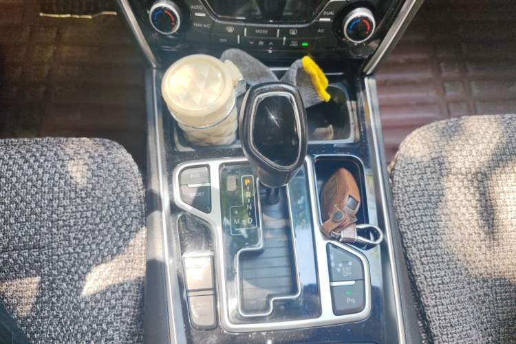 Used Geely Auto Emgrand GT 2016 1.8T Zunya Model Gear Lever