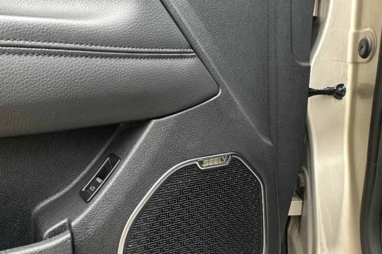 Used Geely Auto Emgrand GT 2016 2.4L Zunya Model Interior 3