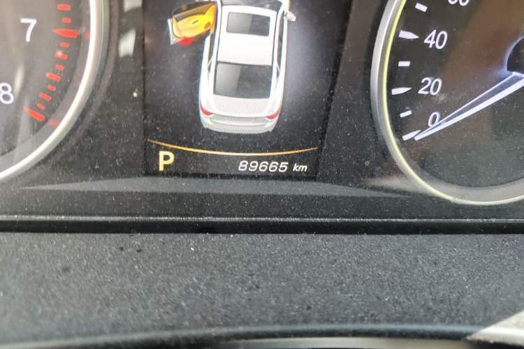 Used Geely Auto Emgrand GT 2016 1.8T Zunya Model Odometer Close Up
