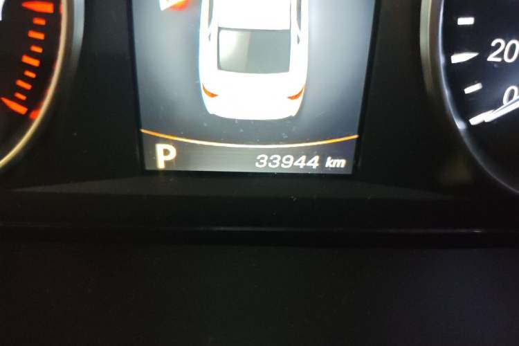 Used Geely Auto Emgrand GT 2016 2.4L Zunya Model Odometer Close Up