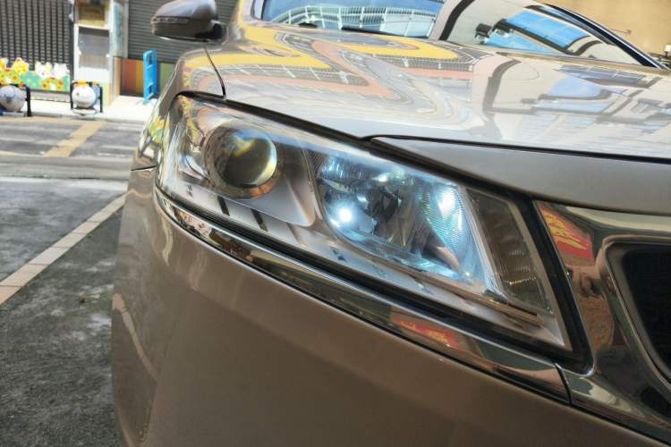 Used Geely Auto Emgrand GT 2016 1.8T Comfort Model Right Front Headlight