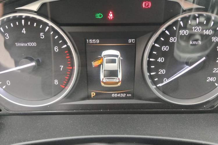 Used Geely Auto Emgrand GT 2017 1.8T Luxury Model Odometer Close Up