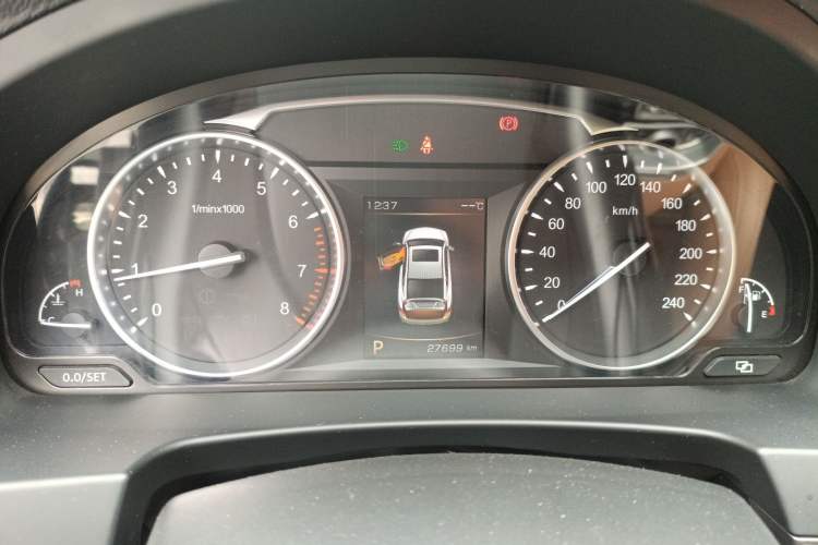 Used Geely Auto Emgrand GT 2017 2.4L Luxury Model Odometer Close Up