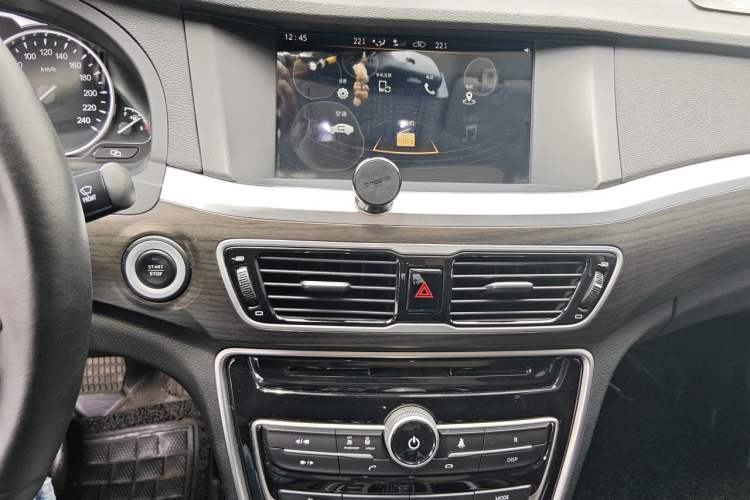 Used Geely Auto Emgrand GT 2017 1.8T Luxury Model Audio And AC Panel