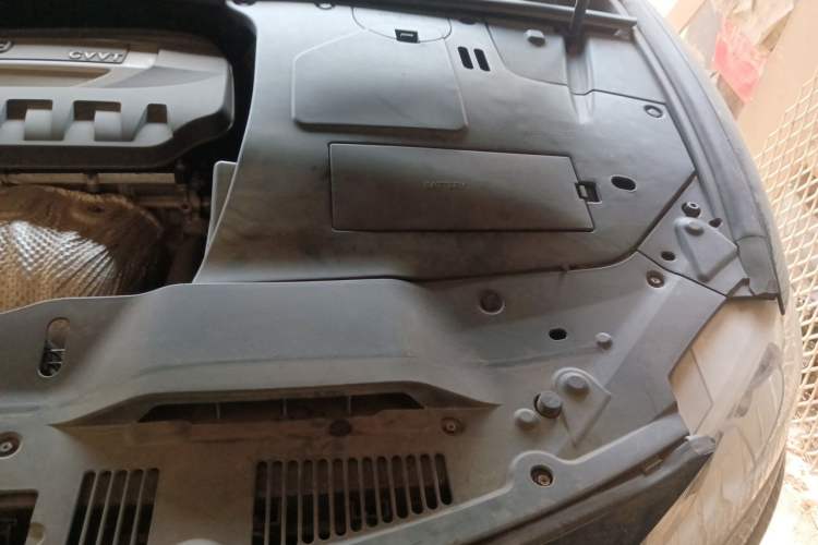 Used Geely Auto Emgrand GT 2017 2.4L Comfort Model Engine Bay Left