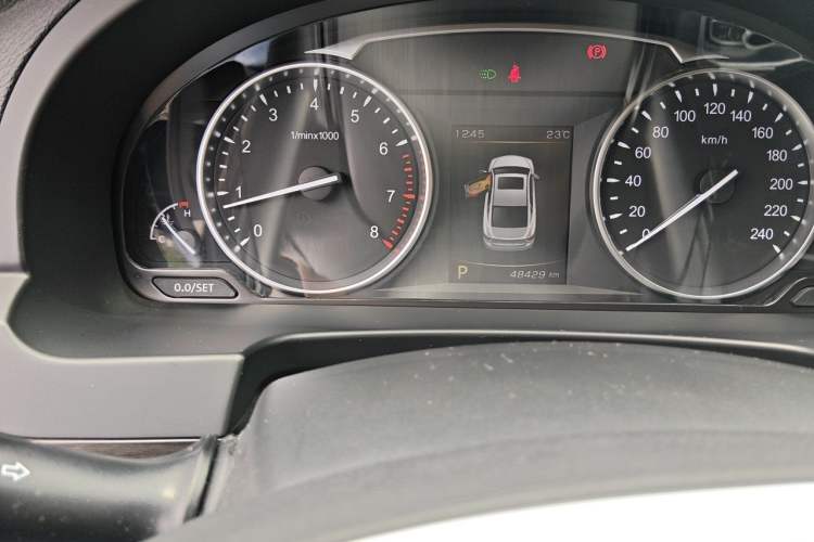 Used Geely Auto Emgrand GT 2017 1.8T Luxury Model Odometer Close Up