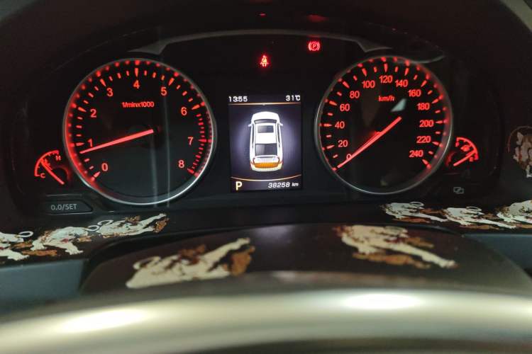 Used Geely Auto Emgrand GT 2017 1.8T Flagship 4G Edition Odometer Close Up