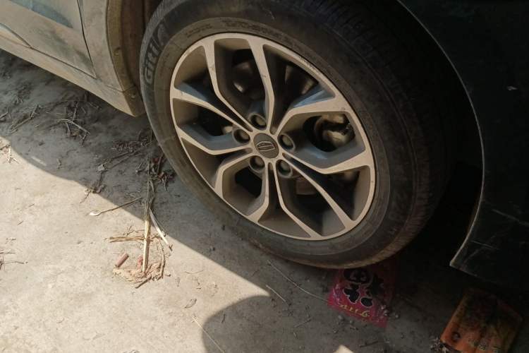 Used Geely Auto Emgrand GT 2017 2.4L Comfort Model Right Front Wheel Hub